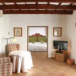 Rural Son Tretze - Adults Only 산트 유이스