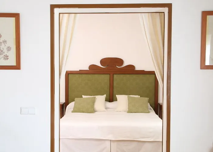 Rural Son Tretze - Adults Only